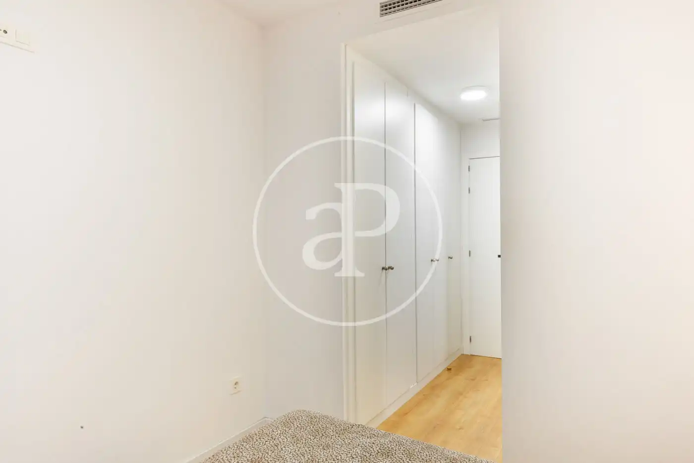 Flat for rent in Valencia  with Air Conditioner, Heating and Furnished