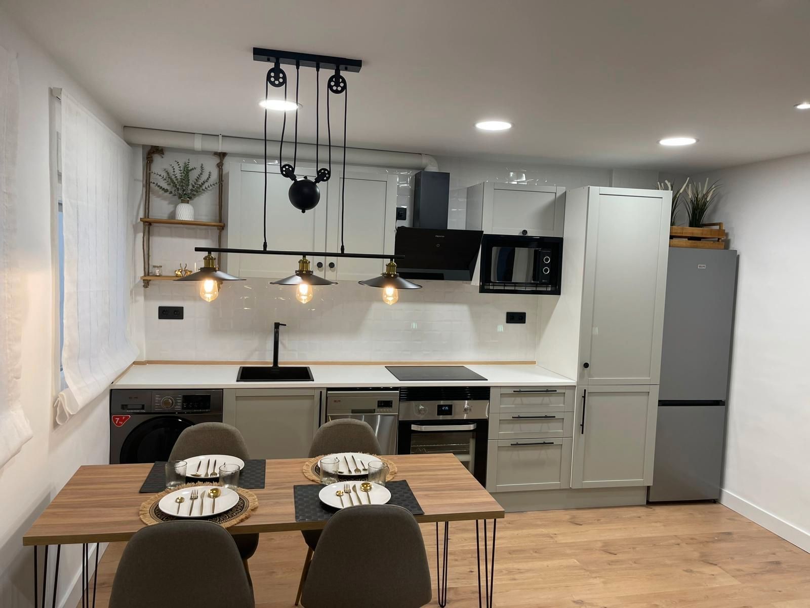 Cocina de Piso en venta en Oviedo  con Amueblado, Horno y Lavadora