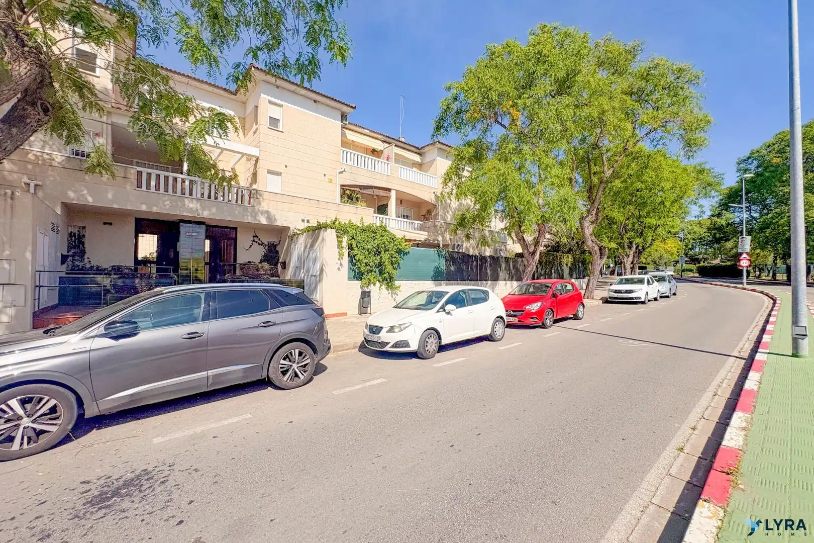 Exterior view of Flat for rent in Tomares  with Balcony and Community pool