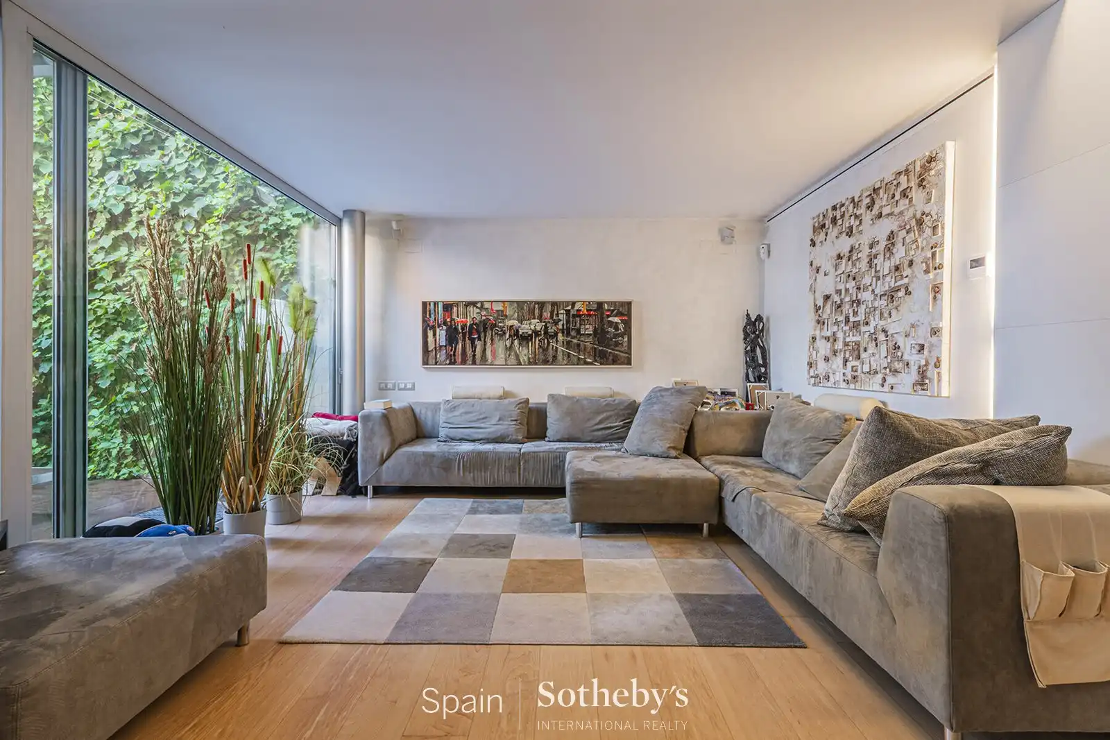 Sala d'estar de Casa o xalet en venda en Barcelona amb Aire condicionat, Jardí privat i Terrassa
