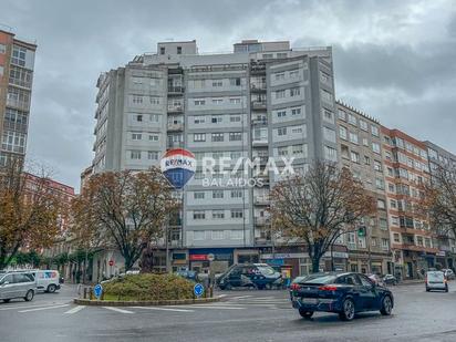 Vista exterior de Pis en venda en Vigo  amb Calefacció