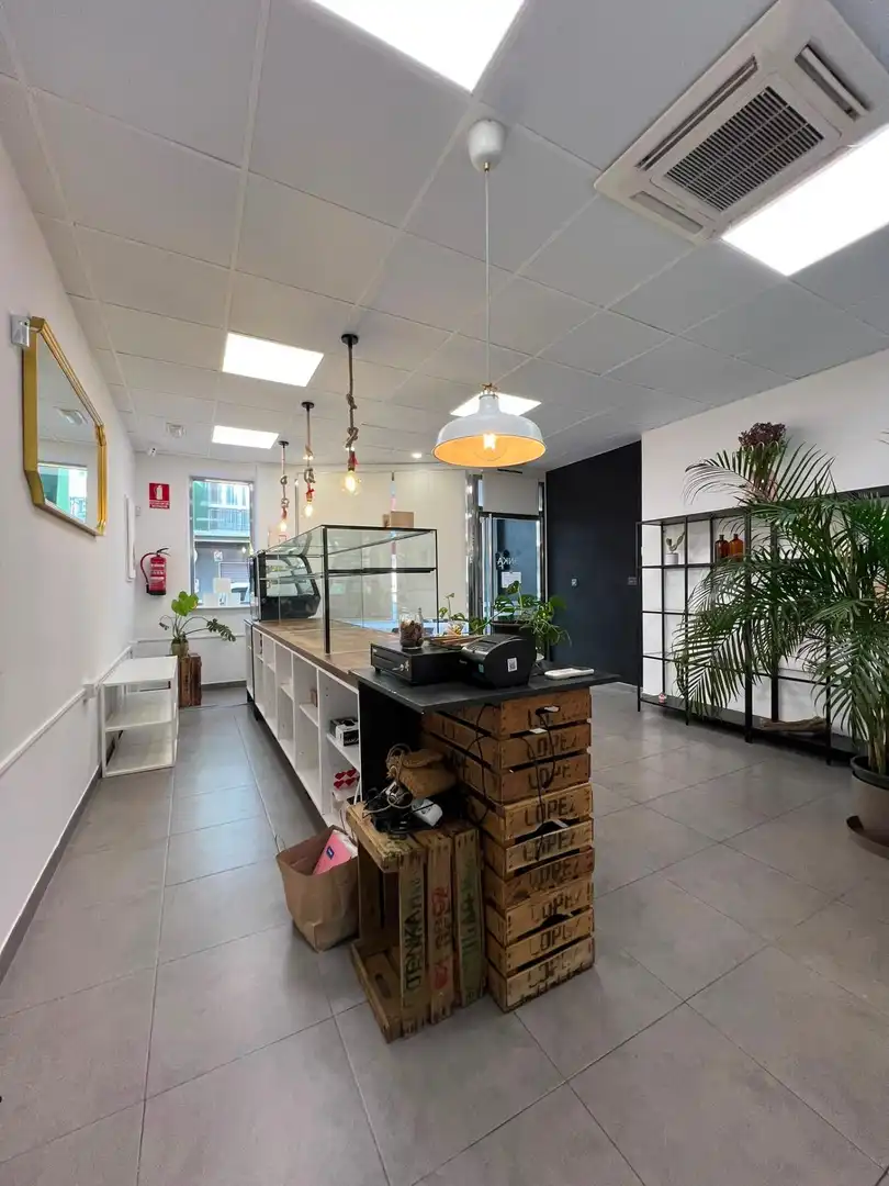 Business premises for sale in DR GMNEZ CANGA ARGUELLES, imagen 3
