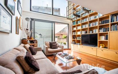 Living room of Single-family semi-detached for sale in  Barcelona Capital  with Air Conditioner, Terrace and Balcony