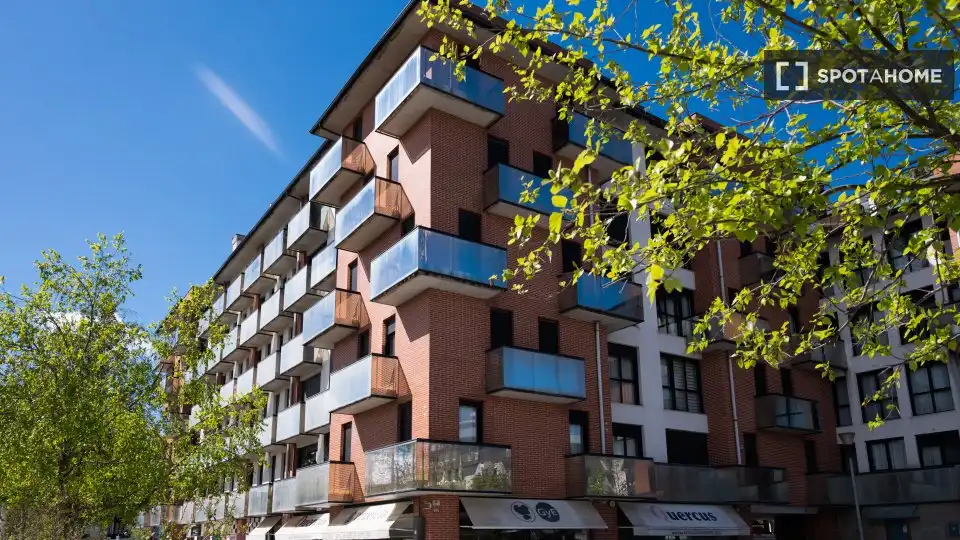 Vista exterior de Apartament per a compartir en Santa Cruz de Bezana amb Aire condicionat, Calefacció i Terrassa