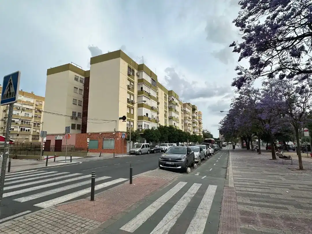 Vista exterior de Piso en venta en  Sevilla Capital con Aire acondicionado