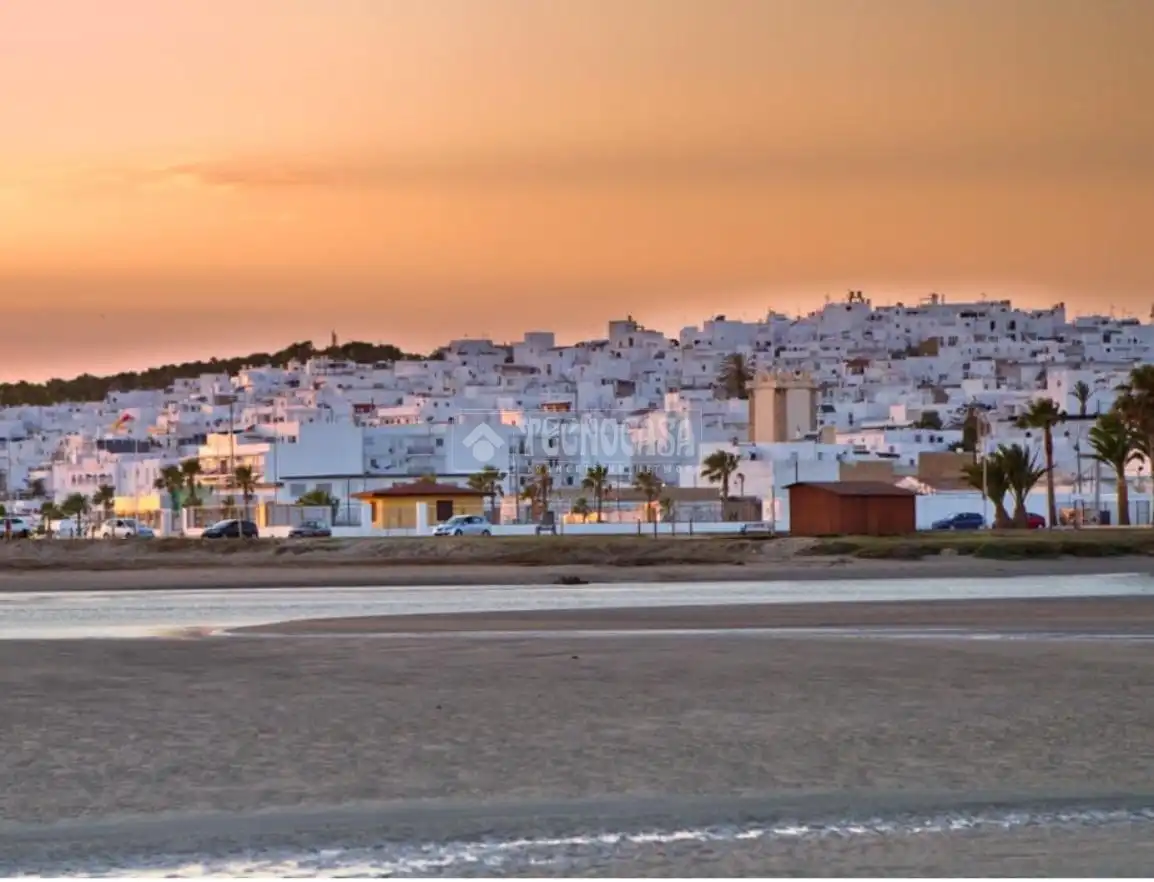 Vista exterior de Pis en venda en Conil de la Frontera amb Aire condicionat, Calefacció i Traster