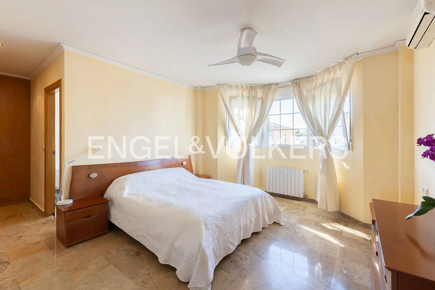 Bedroom of Houses for sale in Torrent  with Air Conditioner, Heating and Private garden