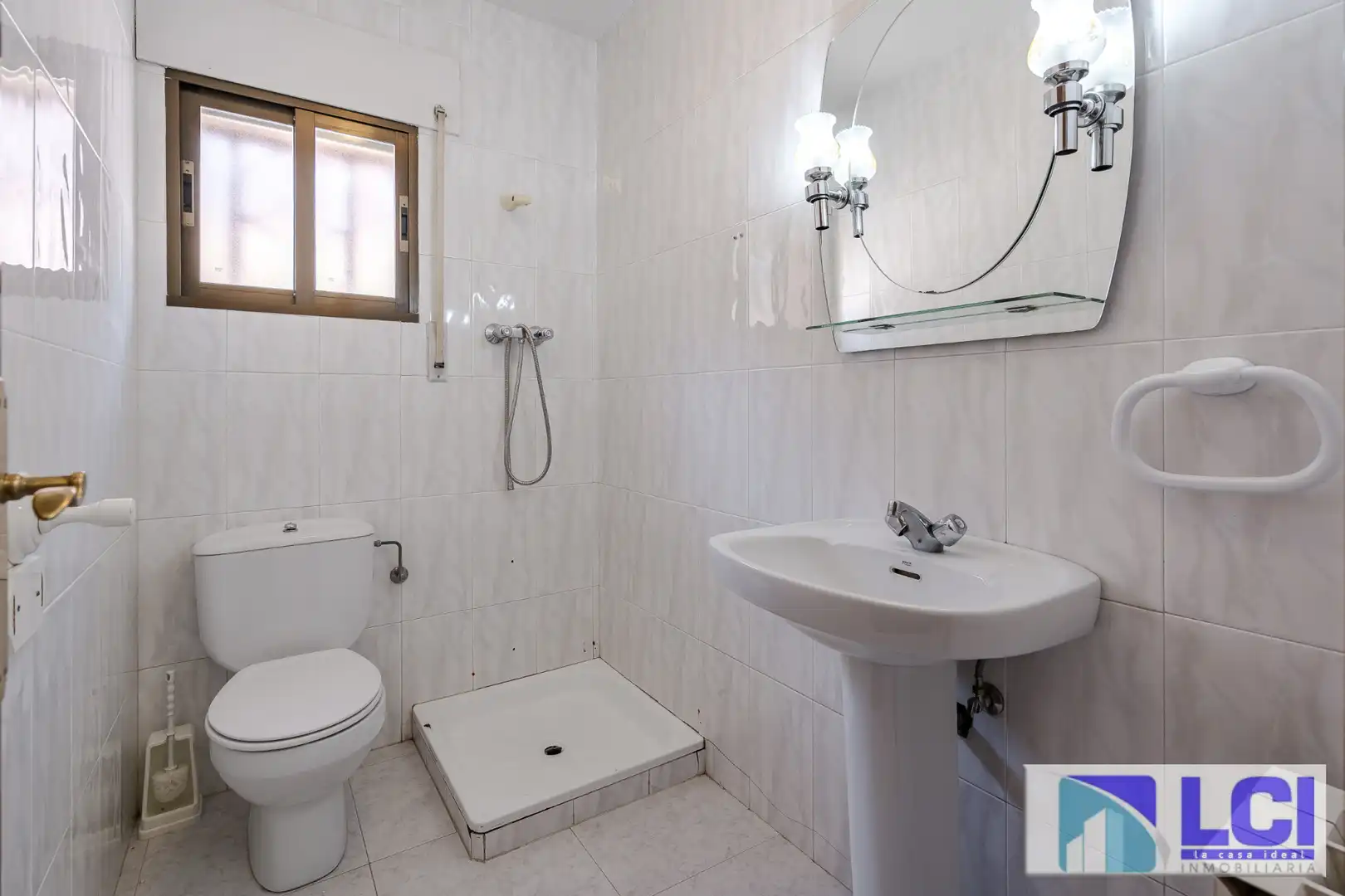 Baño de Casa o chalet en venta en Villalbilla con Calefacción, Jardín privado y Terraza