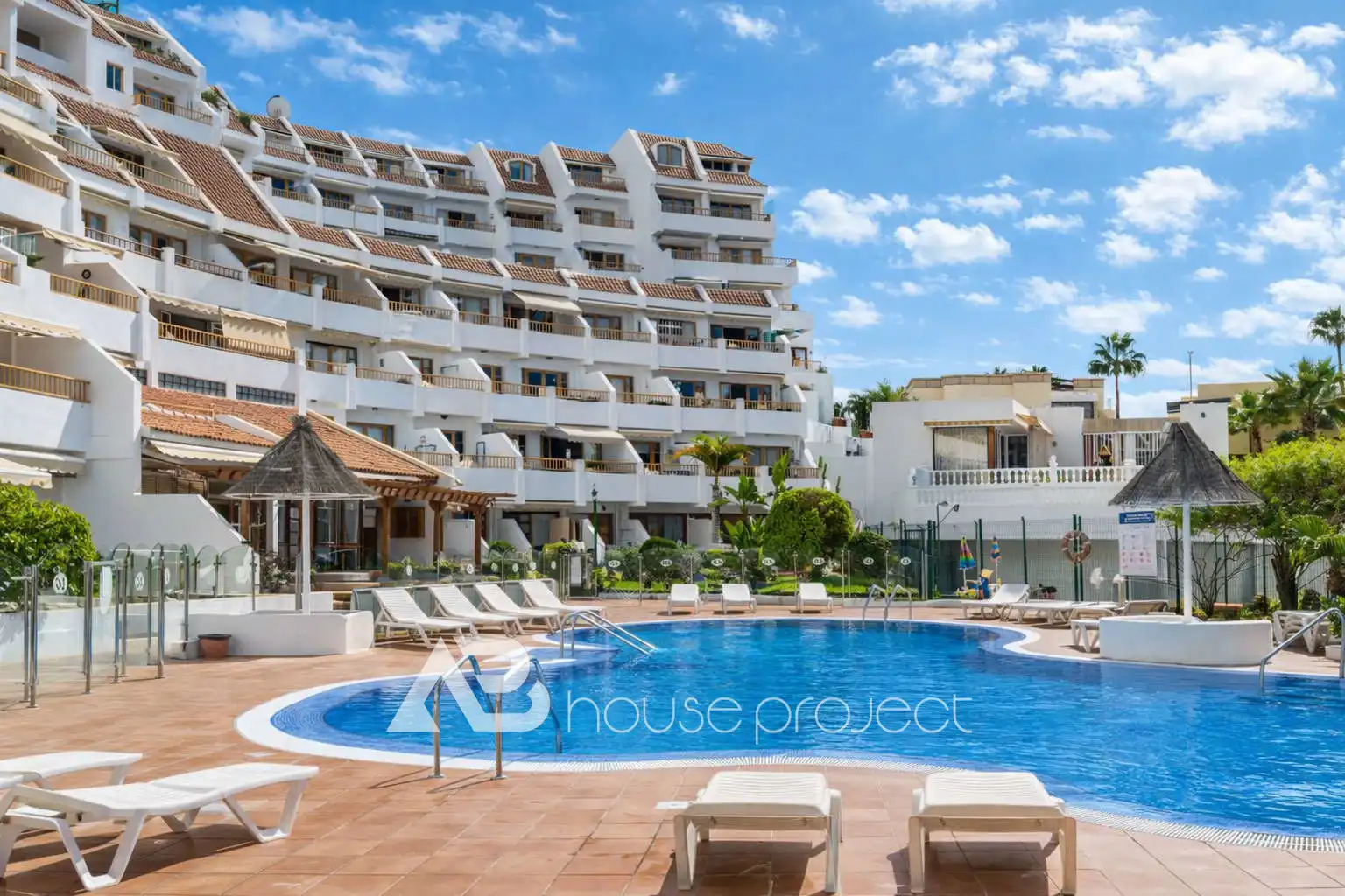 Piscina de Estudio en venta en Adeje con Terraza, Amueblado y Piscina comunitaria