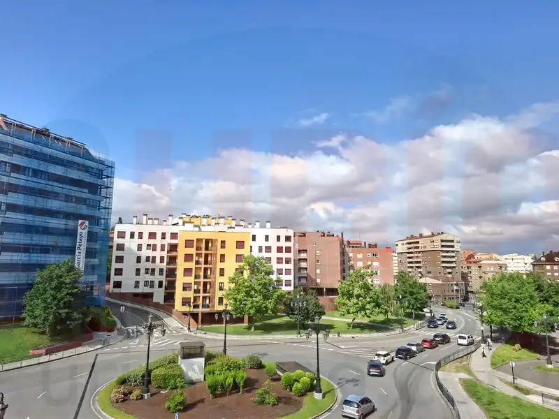 Vista exterior de Piso de alquiler en Oviedo  con Calefacción, Amueblado y Lavadora