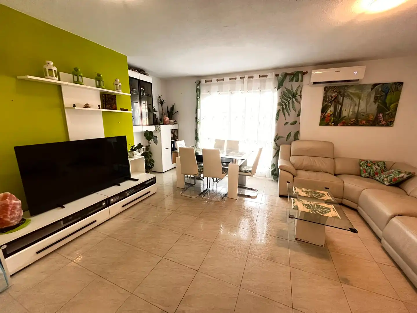 Sala d'estar de Pis en venda en Parla amb Aire condicionat i Calefacció