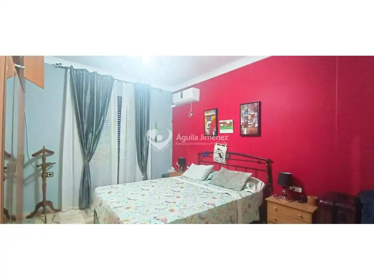 Habitación de Casa adosada en venta en Alcalá de Guadaira con Aire acondicionado, Calefacción y Jardín privado