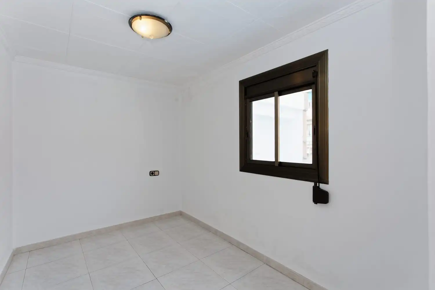 Habitación de Casa adosada en venta en Terrassa con Terraza, Horno y Lavadora