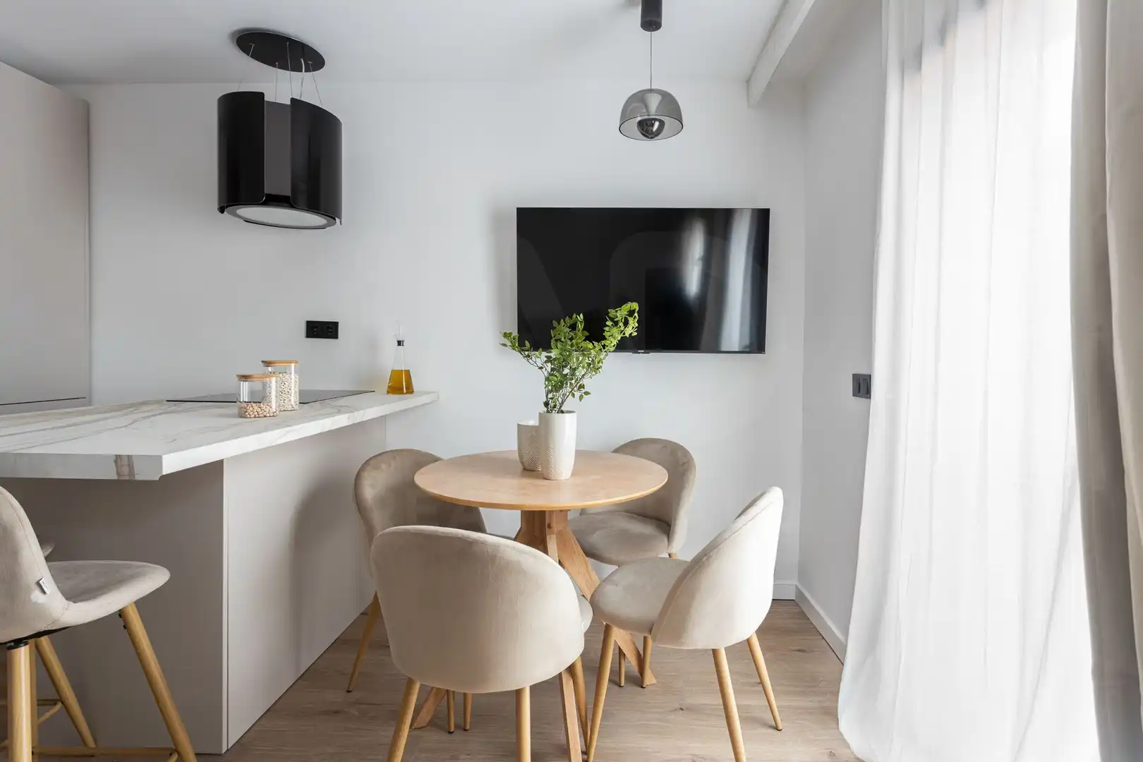 Esszimmer von Einfamilien-Reihenhaus zum Verkauf in Badalona mit Klimaanlage, Heizung und Terrasse