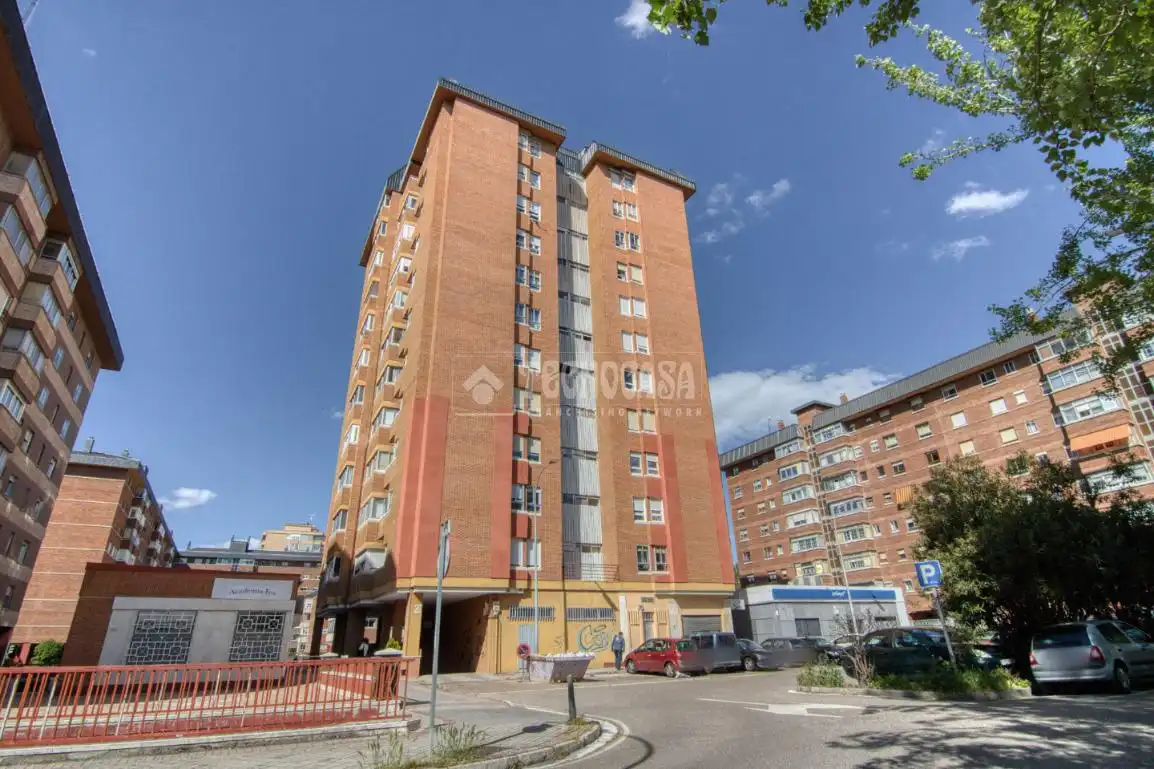 Vista exterior de Pis en venda en Valladolid amb Calefacció i Terrassa