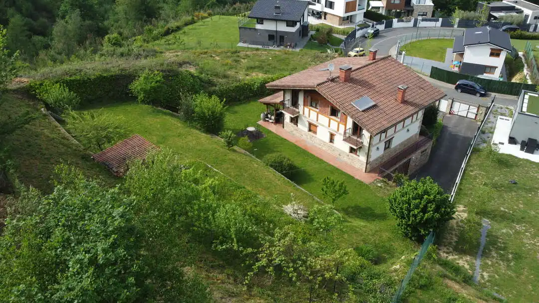 Casa o xalet en venda en Ermua amb Calefacció, Jardí privat i Terrassa