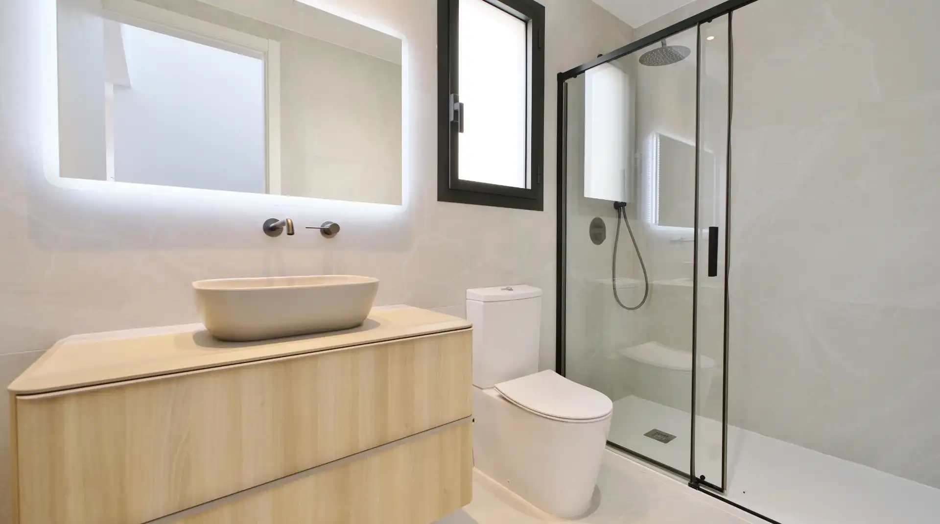 Bathroom of Houses for sale in Valencia  with Air Conditioner, Heating and Private garden