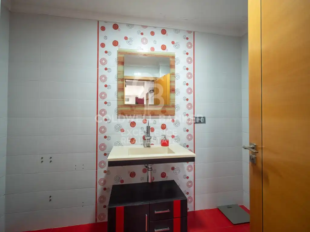 Bathroom of Houses for sale in Oliva  with Air Conditioner, Terrace and Swimming Pool