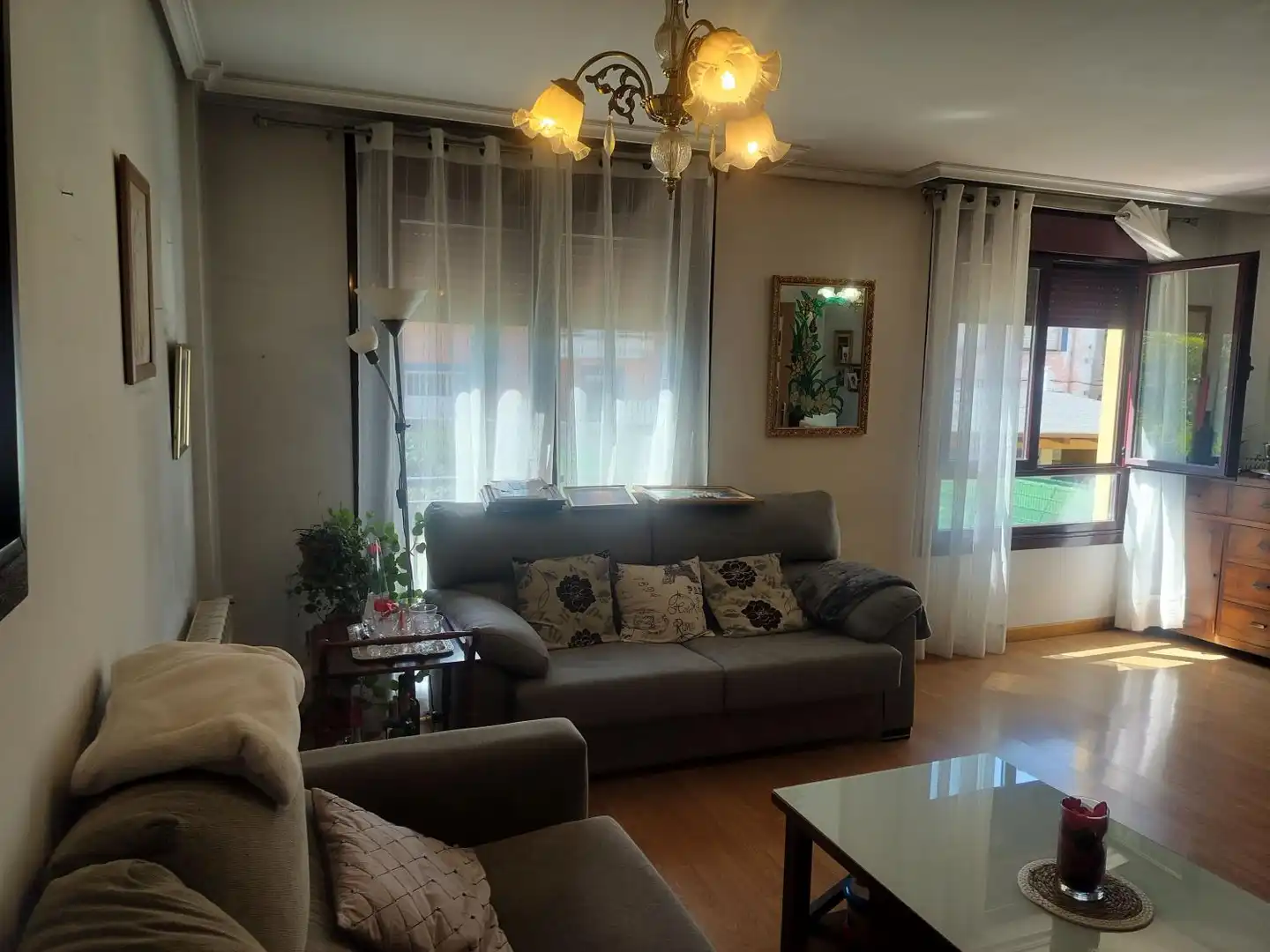 Sala d'estar de Casa adosada en venda en Ponferrada amb Calefacció