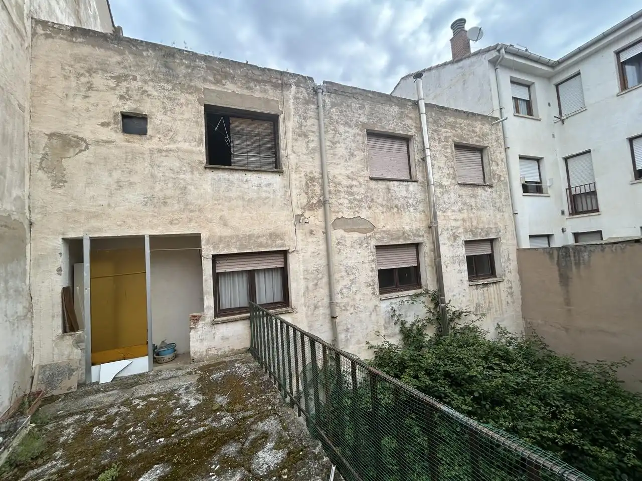 Vista exterior de Casa adosada en venta en Corella con Calefacción, Jardín privado y Terraza