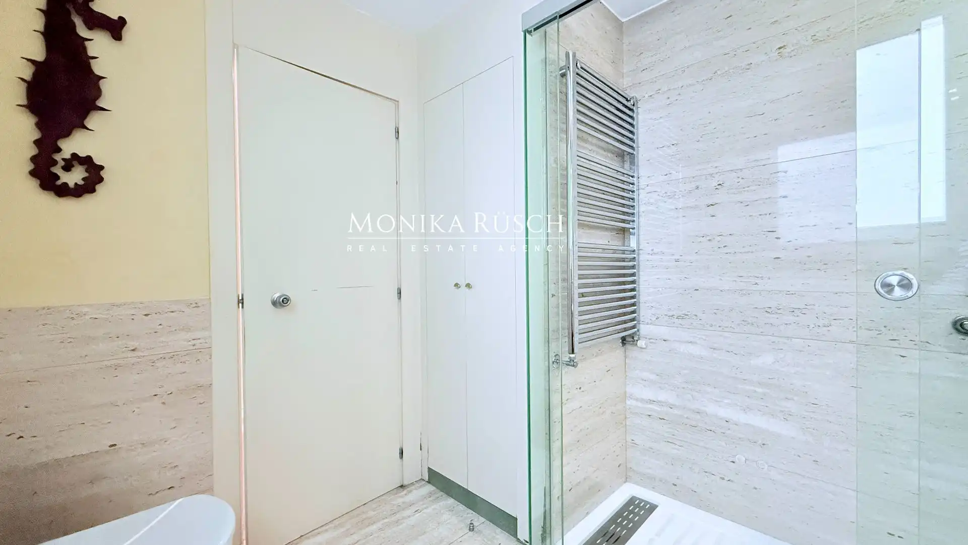 Baño de Piso en venta en Barcelona con Calefacción, Terraza y Trastero