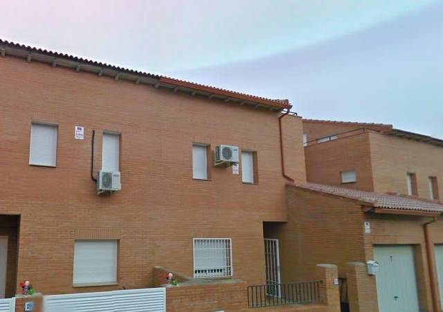 Casa adosada en Venta en Chozas de Canales
