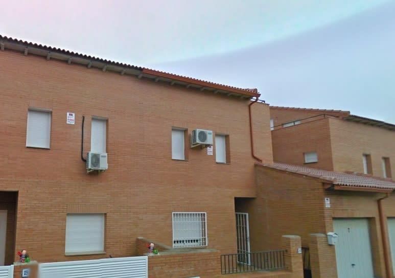 Vista exterior de Casa adosada en venta en Chozas de Canales con Calefacción, Jardín privado y Terraza