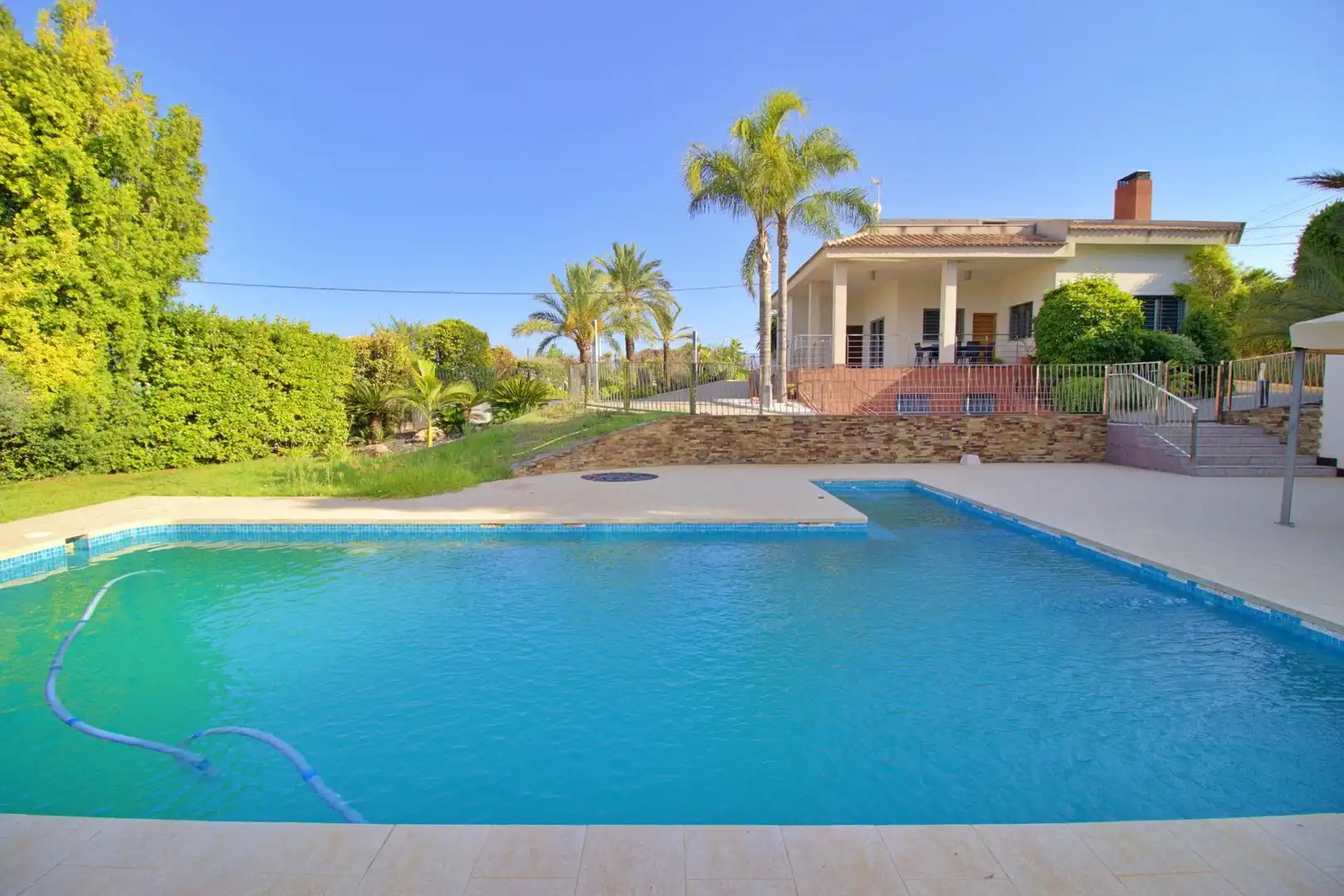 Villa con piscina in vendita a Peña de las Águilas