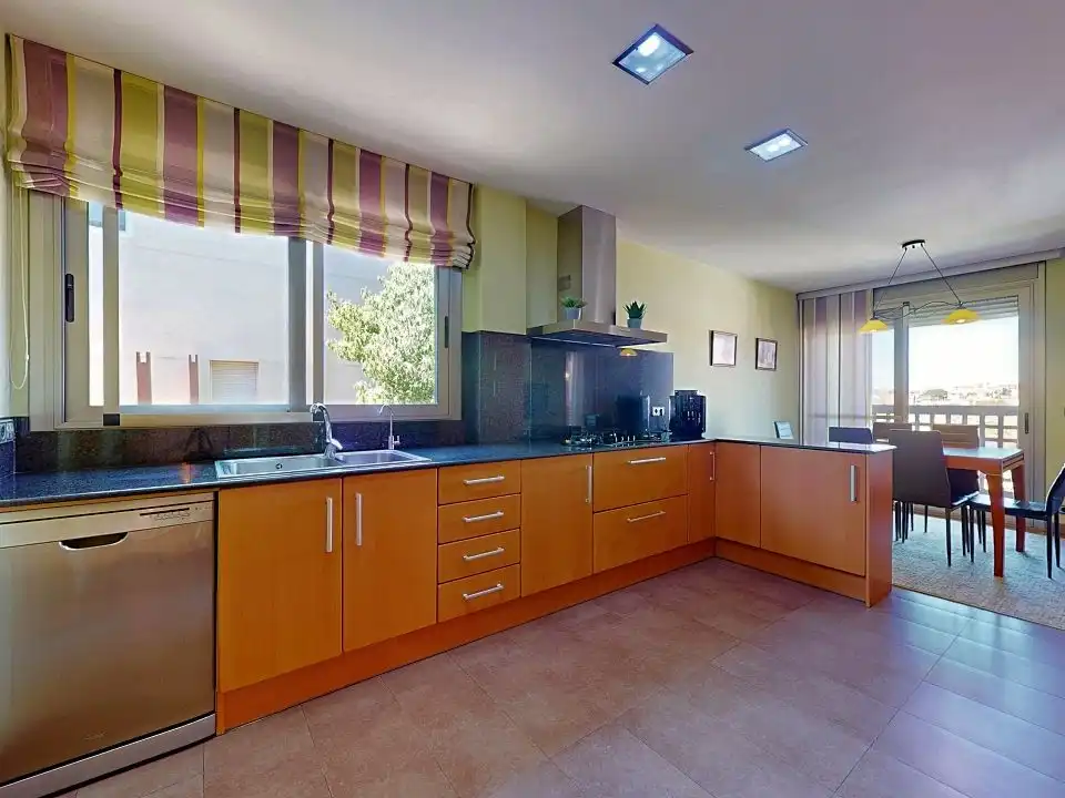 Cuina de Casa o xalet en venda en El Papiol amb Aire condicionat, Terrassa i Balcó