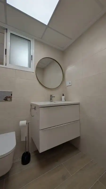 Badezimmer von Wohnung zur Miete in Elche / Elx mit Möbliert, Ofen und Waschmaschine
