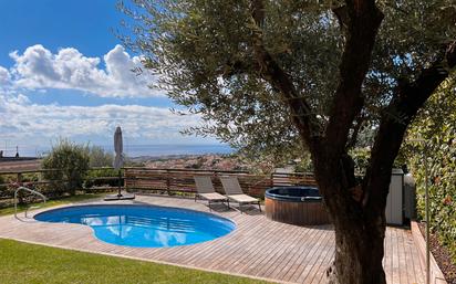 Jardí de Casa o xalet en venda en Vilassar de Dalt amb Aire condicionat, Terrassa i Piscina