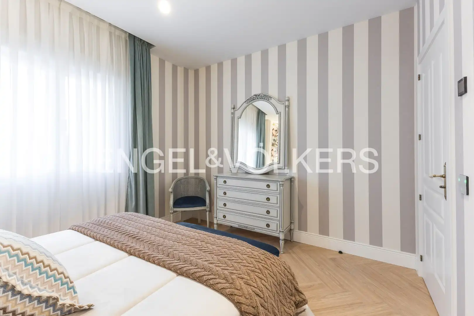 Piso con ascensor en venta en Calle de Guzmán el Bueno, imagen 17