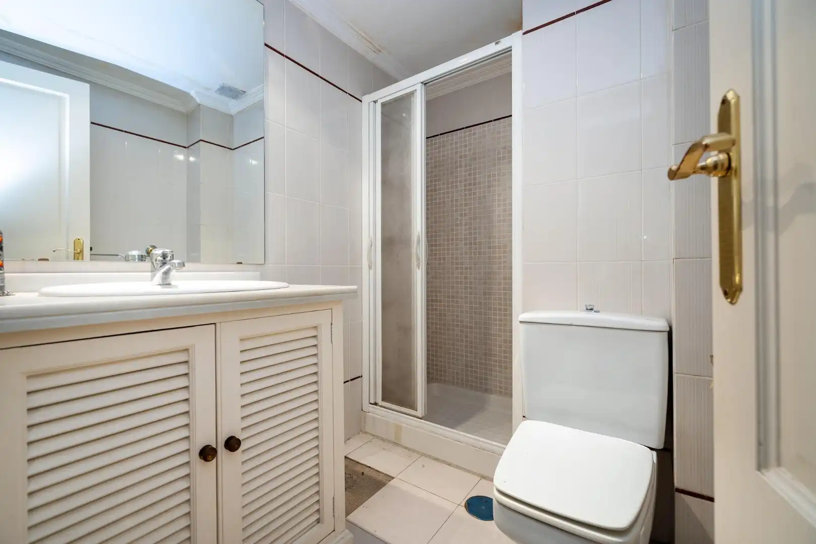 Bathroom of Flat for sale in Granada