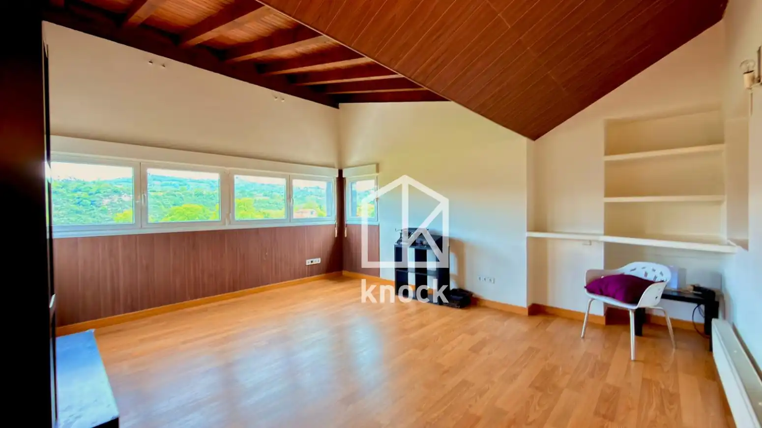 Vista exterior de Casa o xalet en venda en Oviedo  amb Calefacció, Parquet i Terrassa