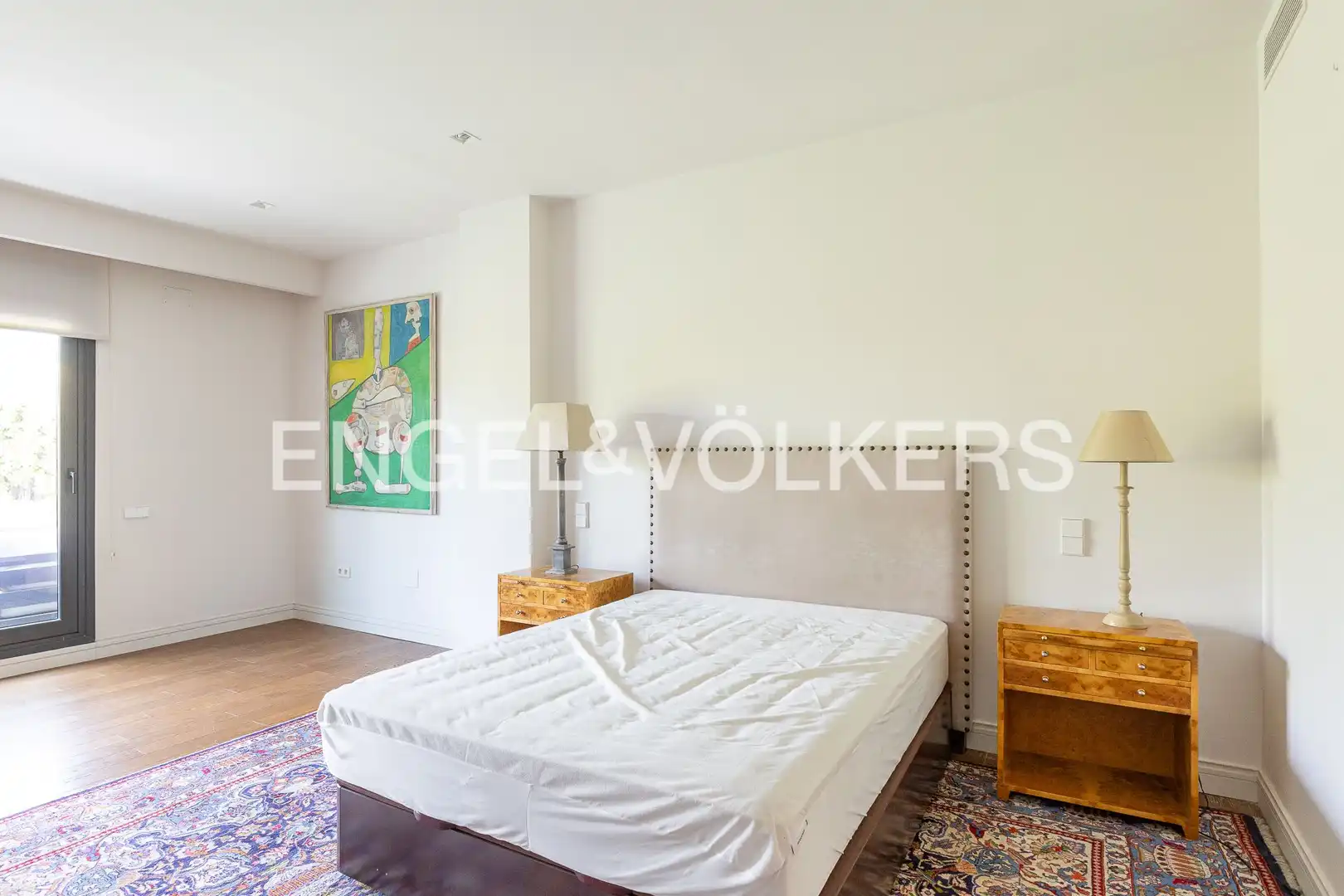 Dormitori de Apartament de lloguer en Madrid amb Aire condicionat, Calefacció i Jardí privat