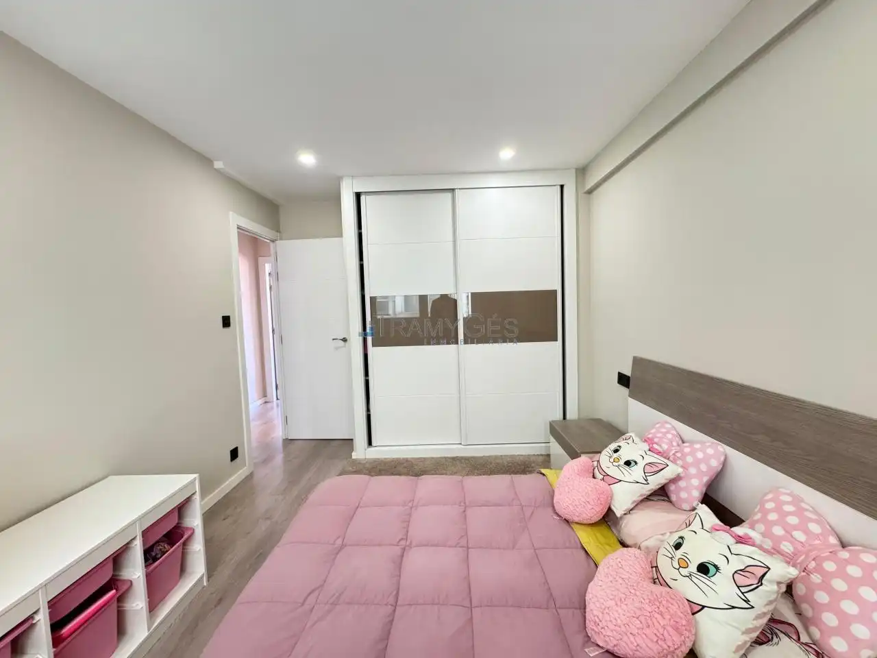 Habitación de Piso en venta en Vigo  con Calefacción, Terraza y Trastero