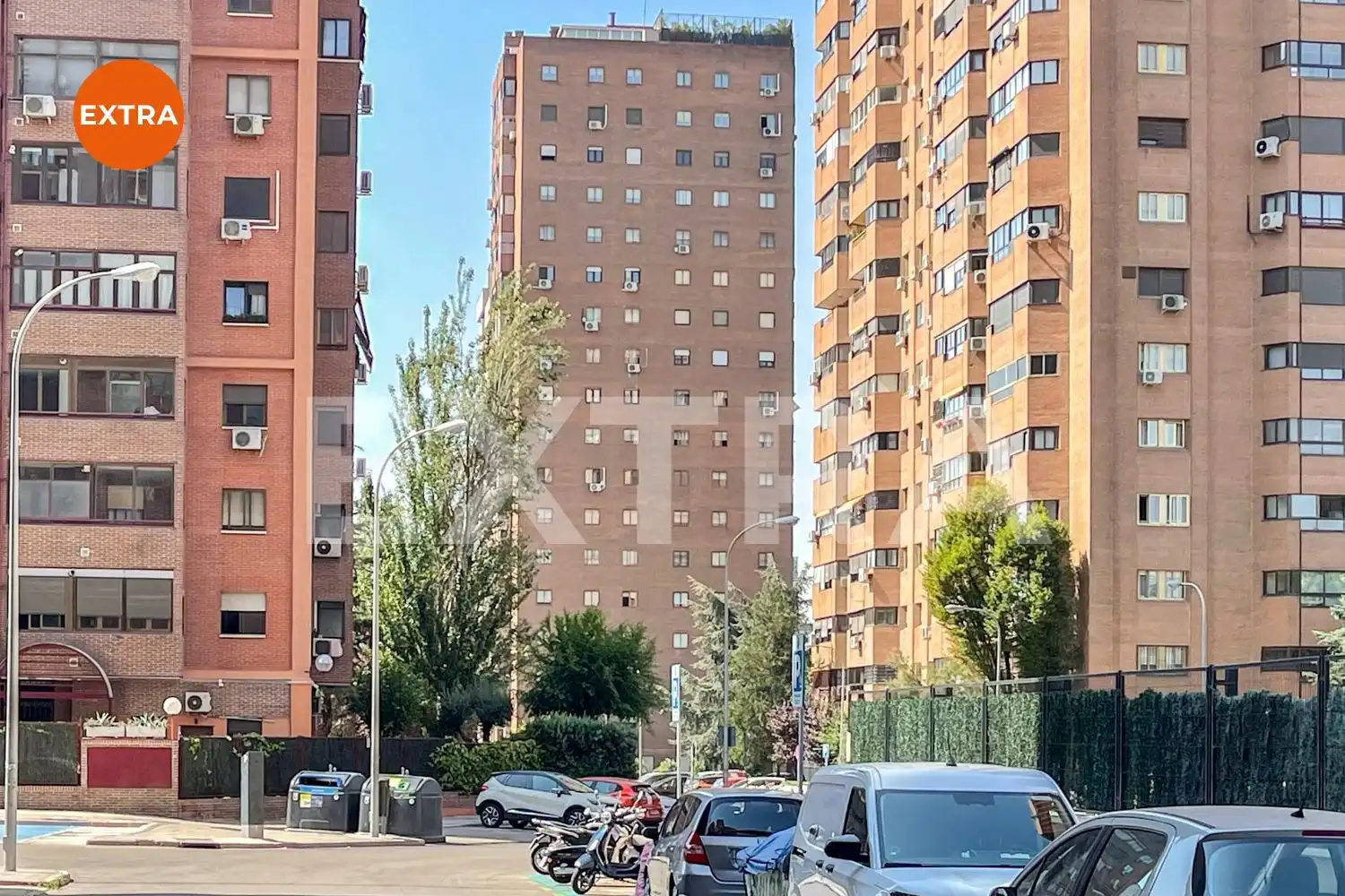 Vista exterior de Pis en venda en Madrid amb Calefacció, Parquet i Piscina comunitària