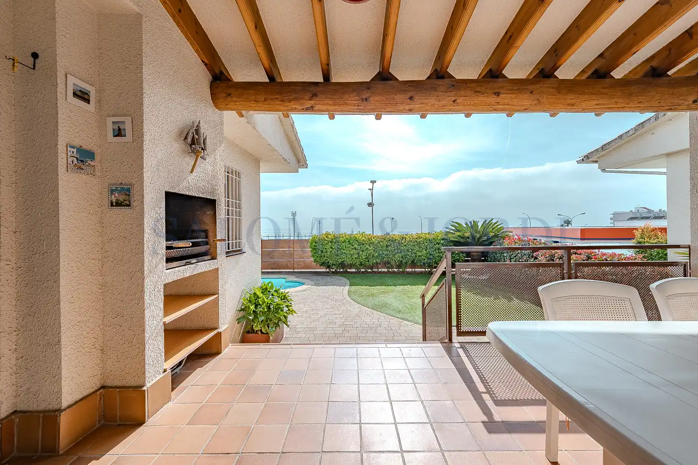 Terrasse von Einfamilien-Reihenhaus zum Verkauf in Sant Andreu de Llavaneres mit Heizung, Privatgarten und Parkett