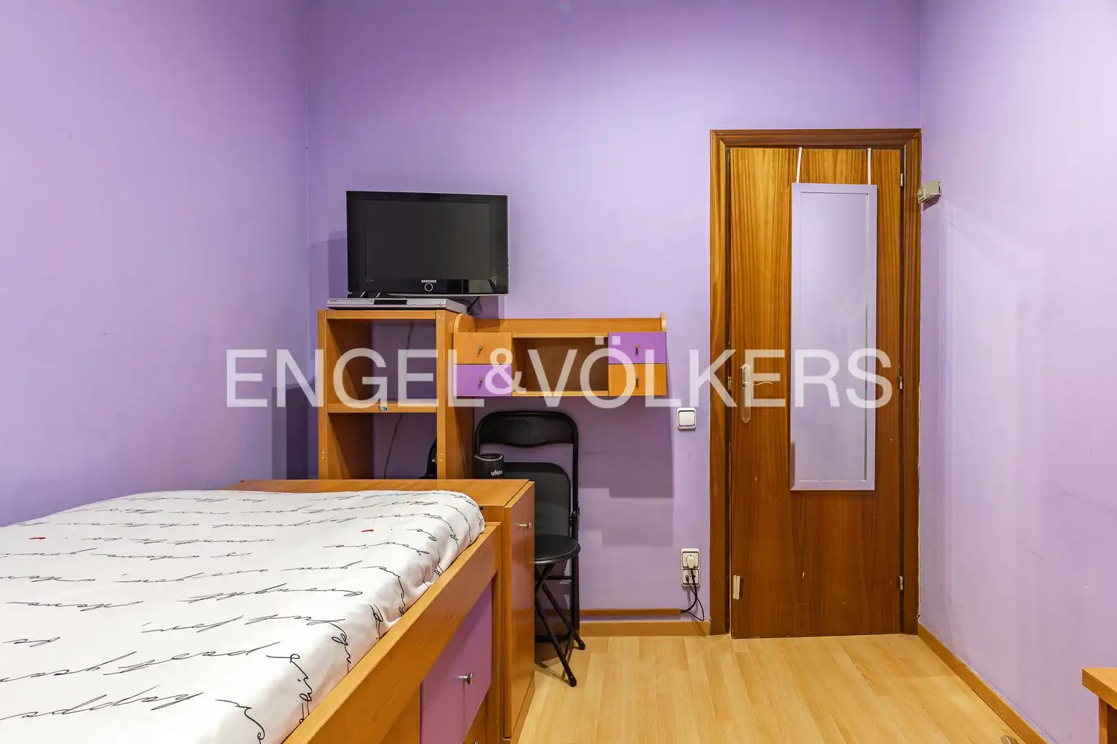 Schlafzimmer von Wohnung zum Verkauf in Barcelona mit Klimaanlage, Heizung und Privatgarten