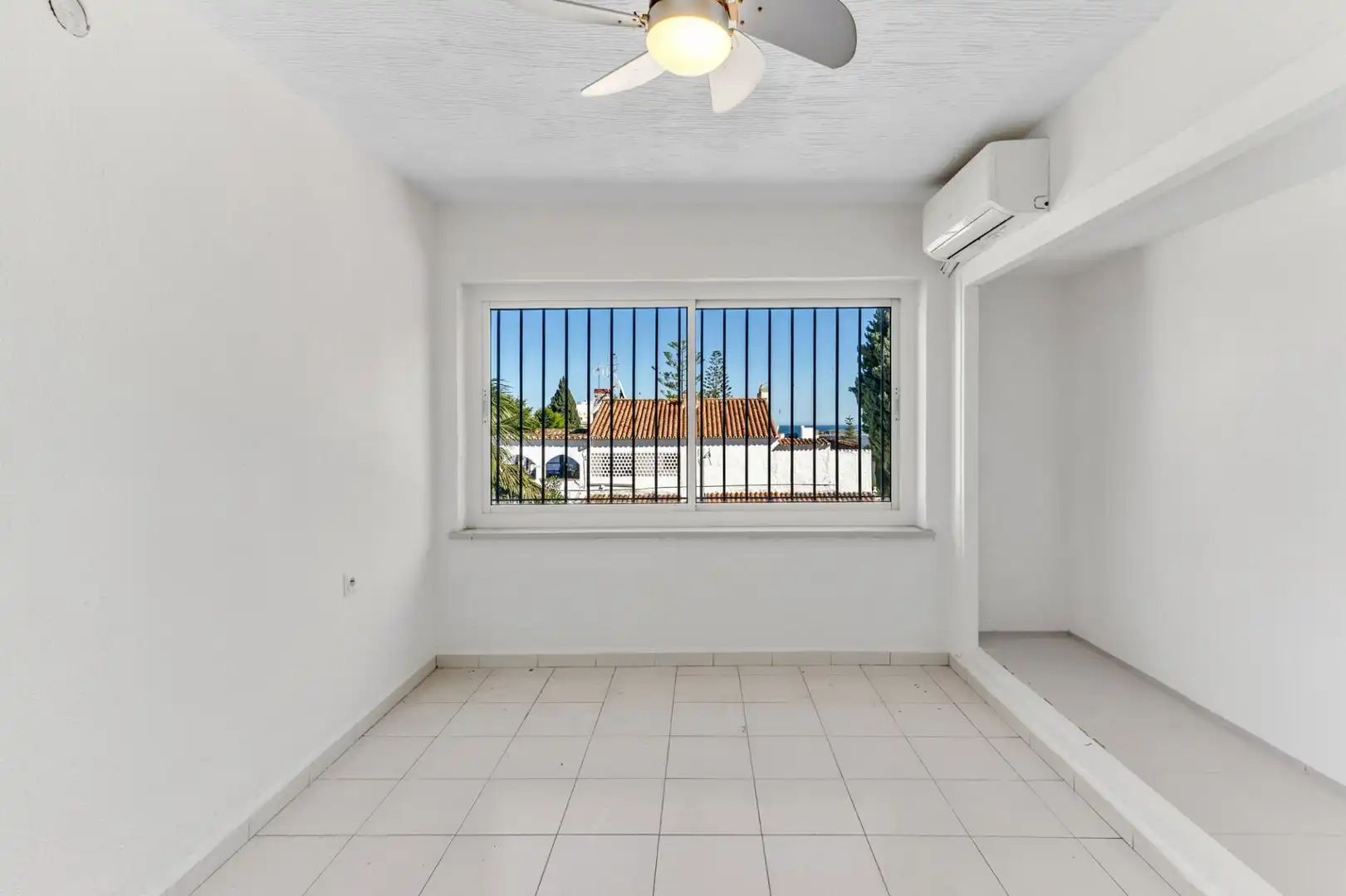Exterior view of Houses for sale in Benalmádena  with Air Conditioner, Private garden and Swimming Pool