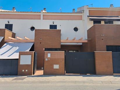 Exterior view of Single-family semi-detached for sale in Castilleja de la Cuesta  with Private garden and Terrace