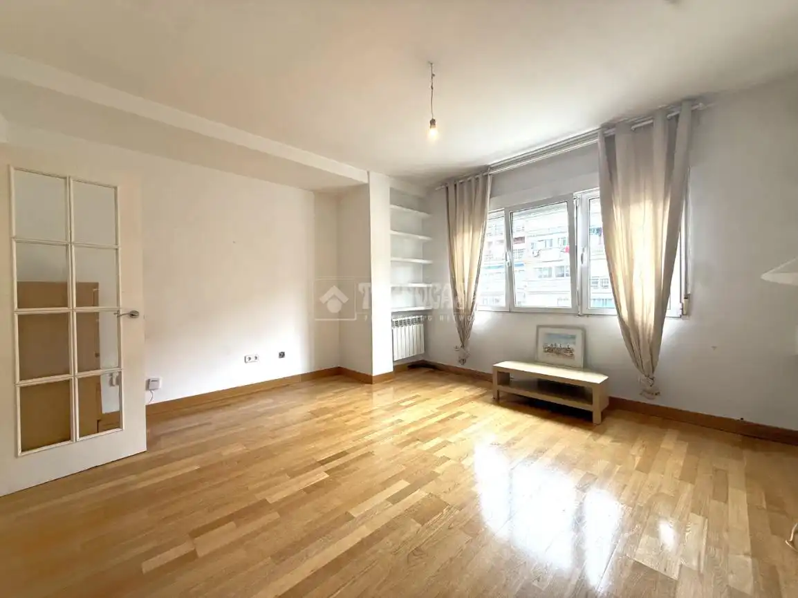 Sala d'estar de Pis en venda en  Madrid Capital amb Aire condicionat i Calefacció