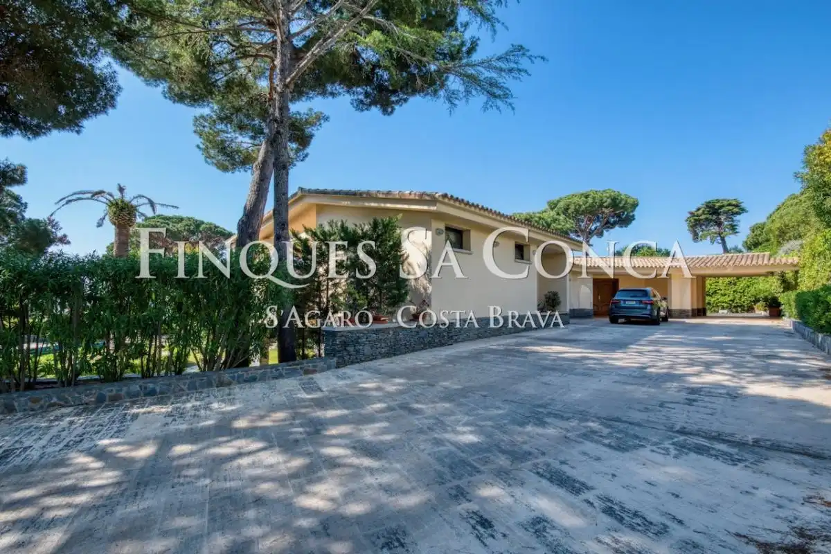 Vista exterior de Casa o chalet en venta en Castell d'Aro, Platja d'Aro i s'Agaró con Aire acondicionado, Calefacción y Piscina