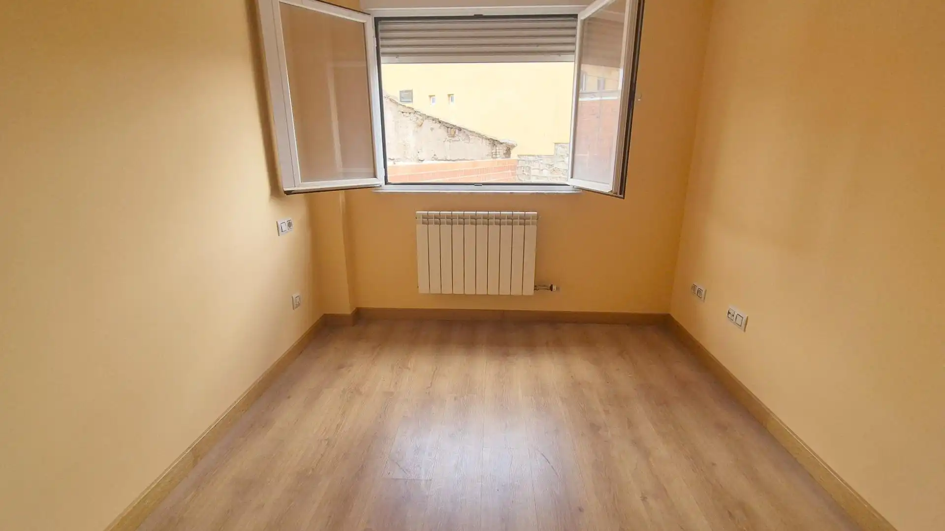 Schlafzimmer von Wohnungen zum Verkauf in San Cristóbal de la Cuesta mit Heizung