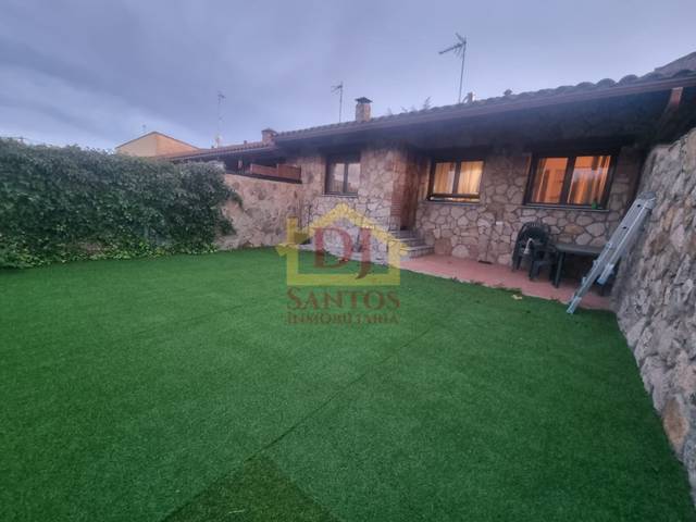 Casa adosada en Venta en Calle Villa Romana en Zarapicos