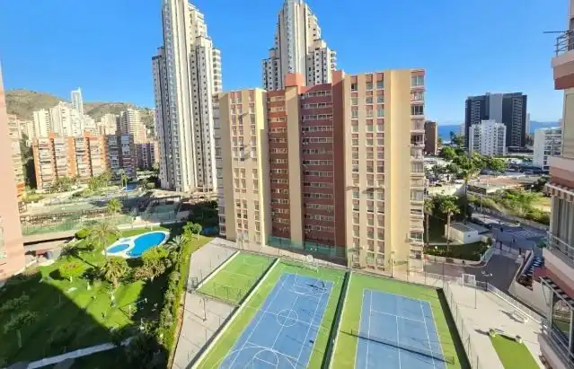 Vista exterior de Piso en venta en Benidorm con Aire acondicionado y Piscina comunitaria