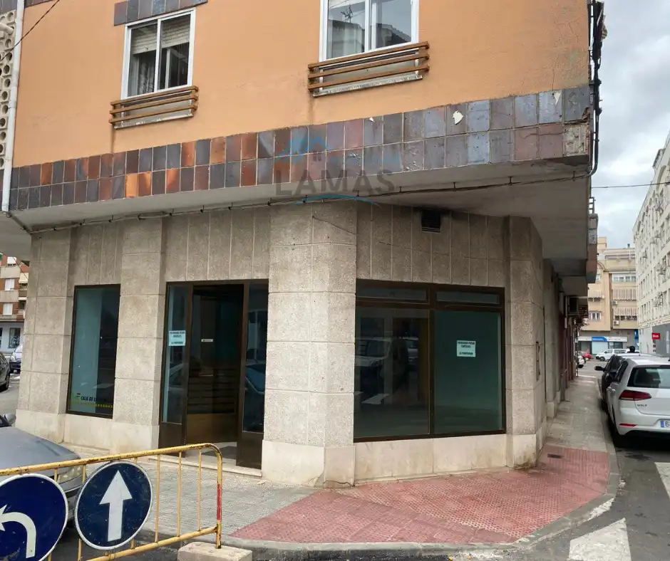 Local commercial à vendre à Avenida Constitución 15
