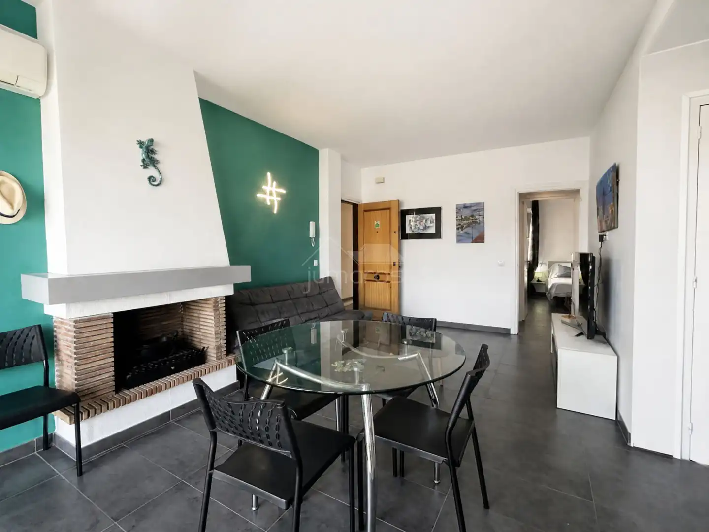 Wohnzimmer von Wohnung zum Verkauf in Empuriabrava mit Klimaanlage, Heizung und Terrasse