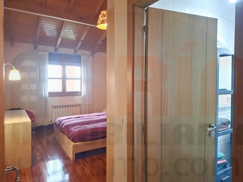 Habitación de Casa o chalet en venta en Sariego con Calefacción, Terraza y Trastero