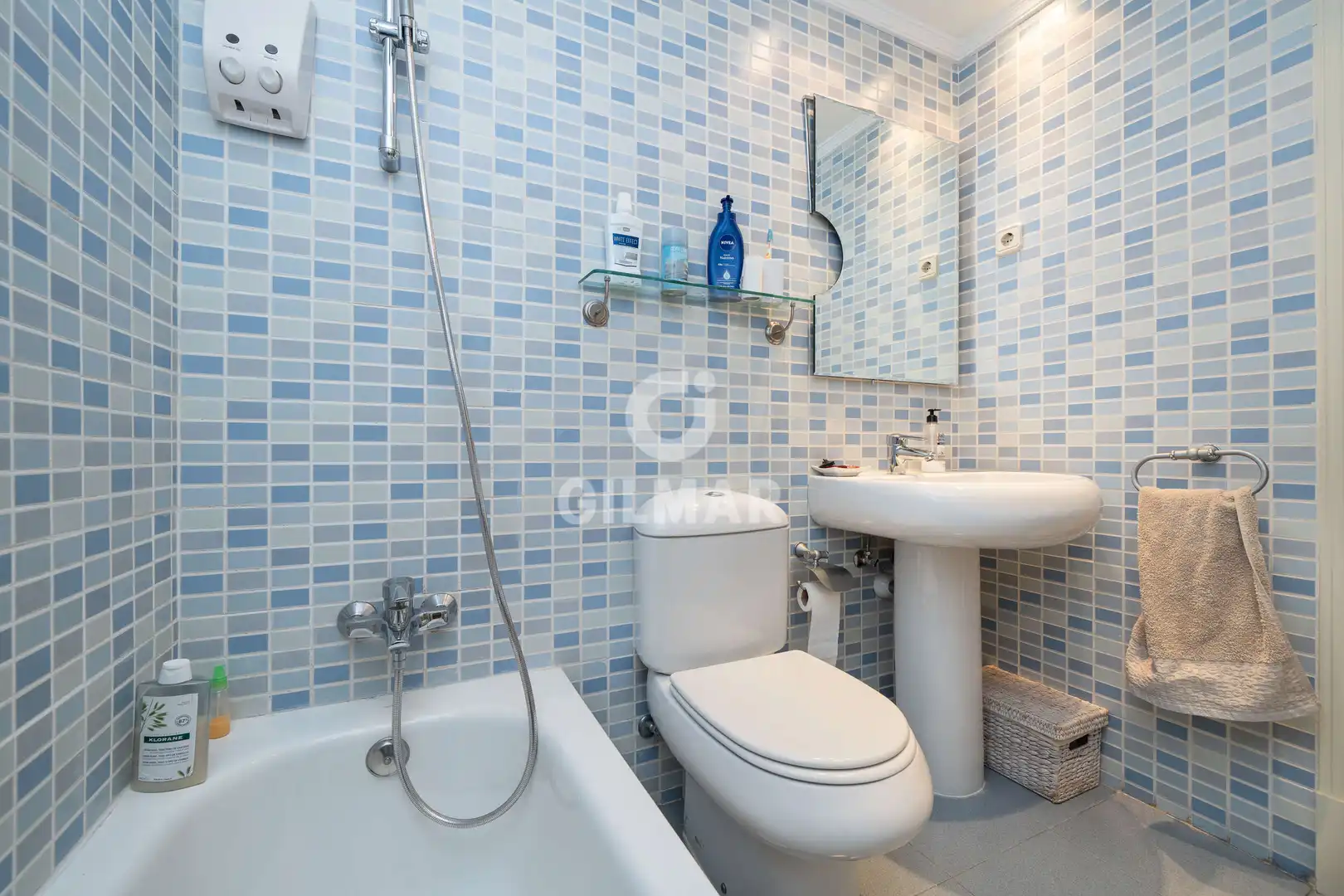 Baño de Ático en venta en Madrid con Calefacción, Jardín privado y Trastero